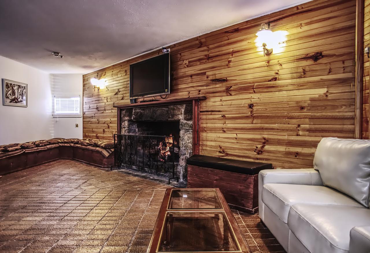 Selwyn Star Lodge Adaminaby Buitenkant foto